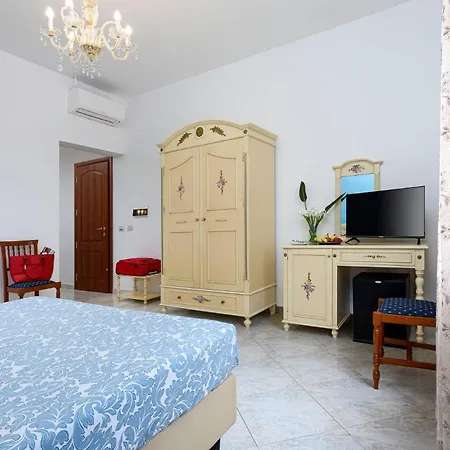 Araba Fenice 3*